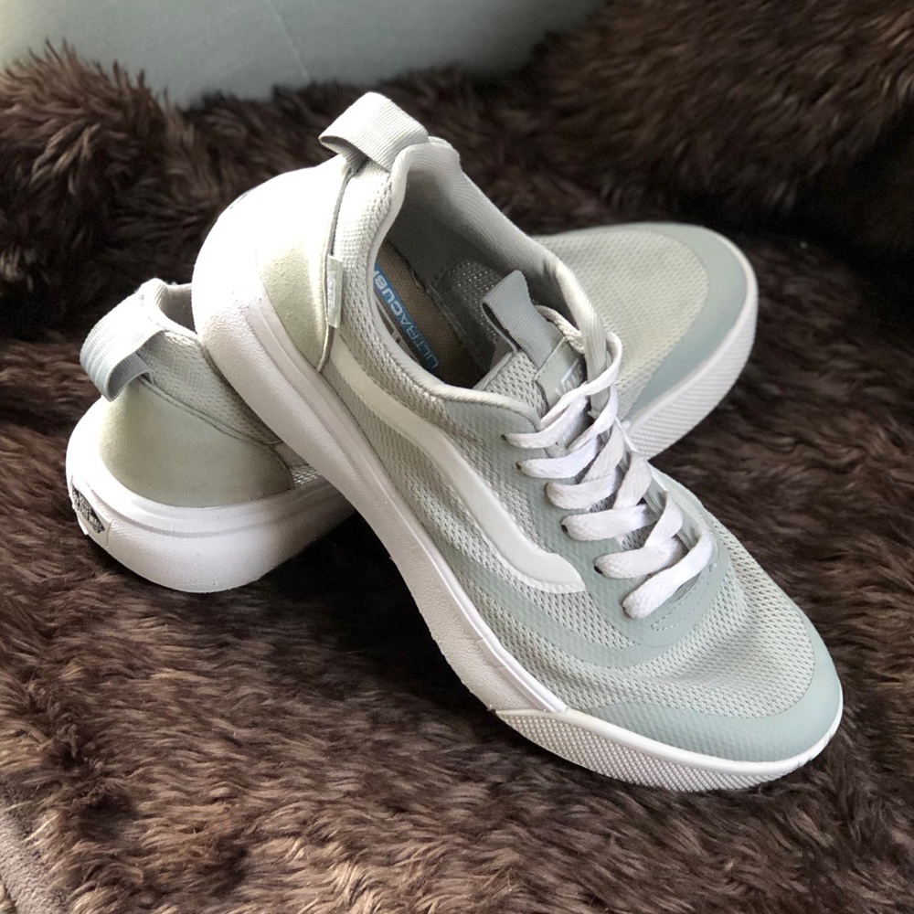 Van’s Ultrarange Shoes, Size 7, Pale Sage